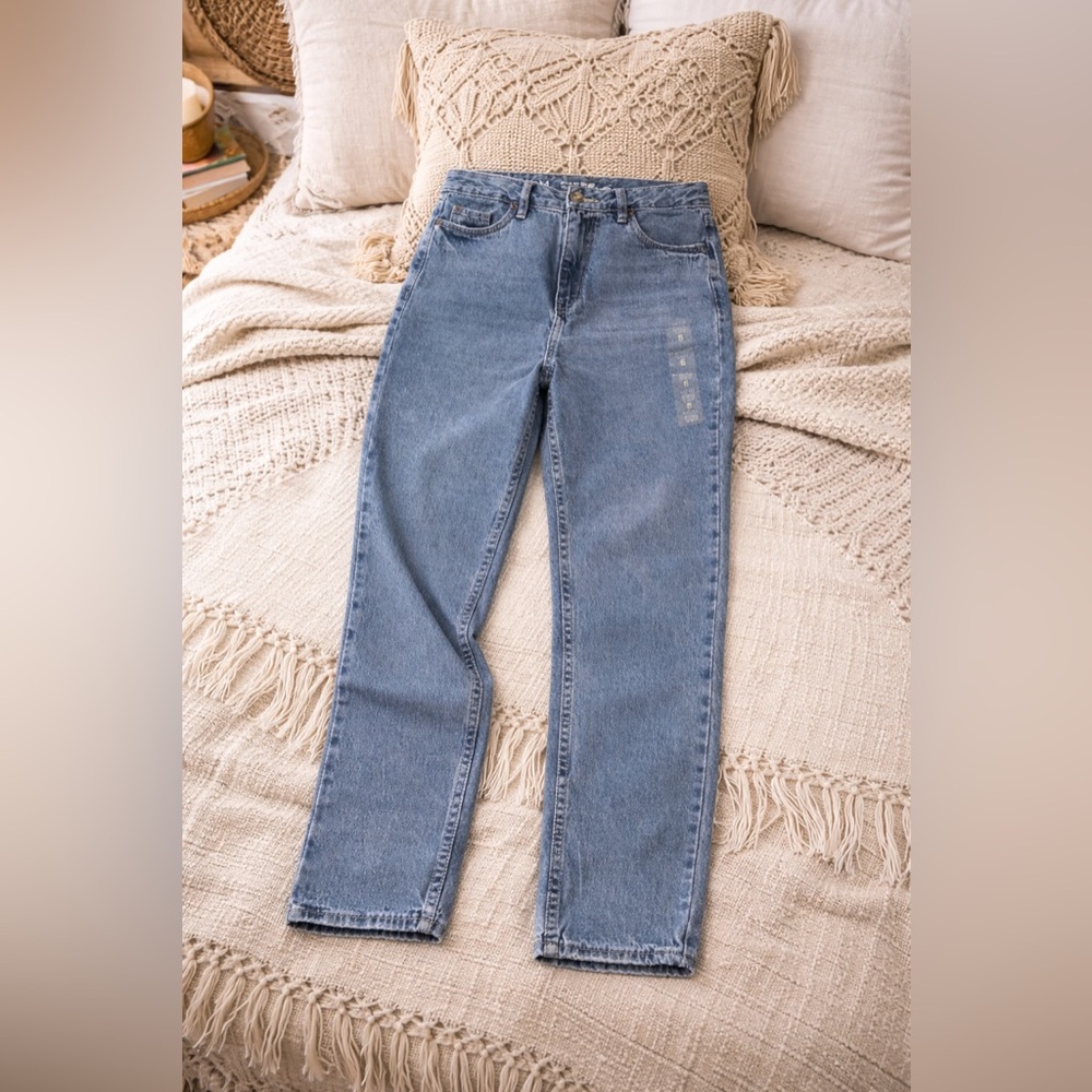 Classic High-Waist Relaxed Straight Jeans - Light Blue - Picture 2 of 4